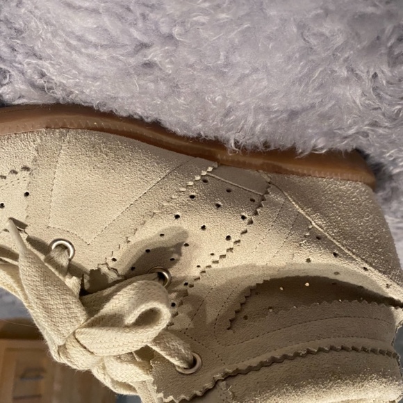 ISABEL MARANT BEIGE SUEDE PLATFORM SNEAKERS - Picture 3 of 6